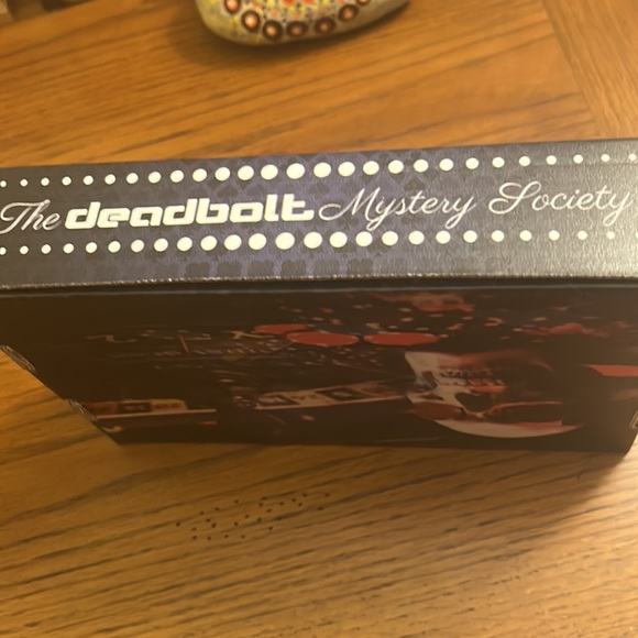 NWT - DEADBOLT MYSTERY GAME - Picture 2 of 3